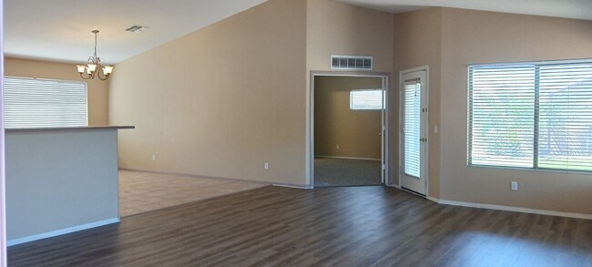 Foto del edificio - Warm, Inviting 3 Bed / 2 Bath Home in Surp...