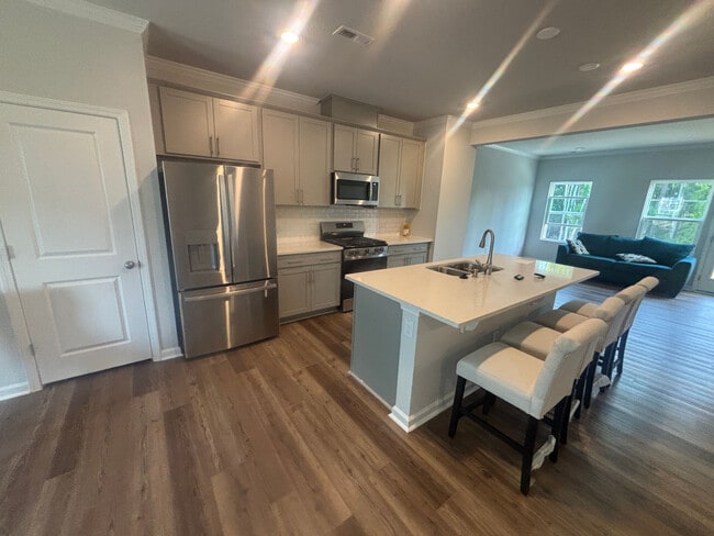 Foto del edificio - Room in Townhome on Poe Farm Ave