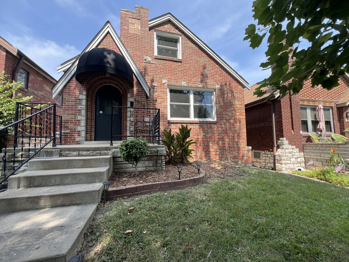 Primary Photo - 4035 Fairview Ave
