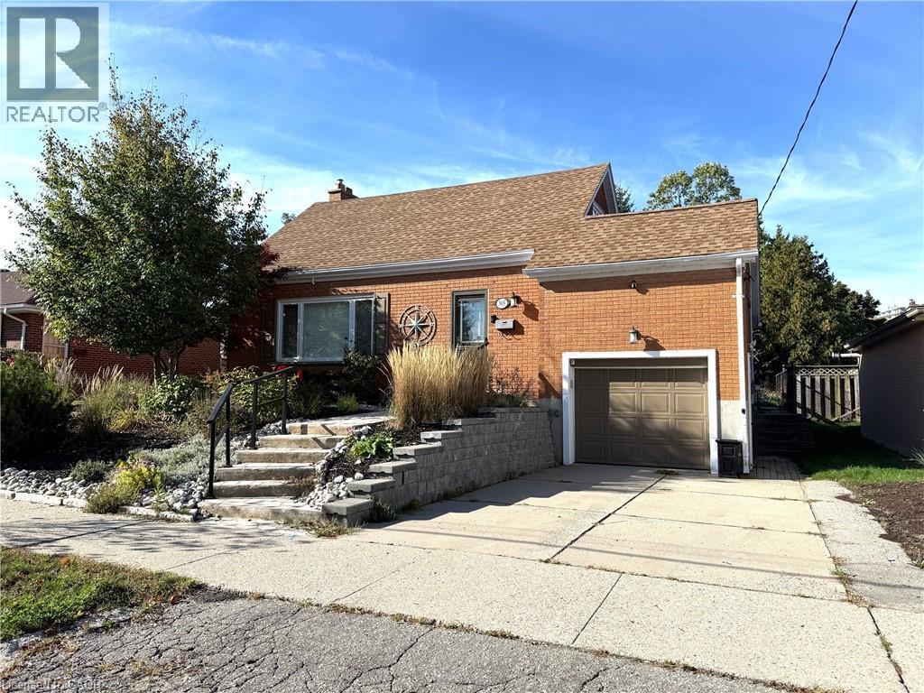 Photo principale - 305 St Leger St