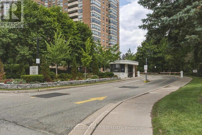 Photo du bâtiment - 7601 Bathurst St