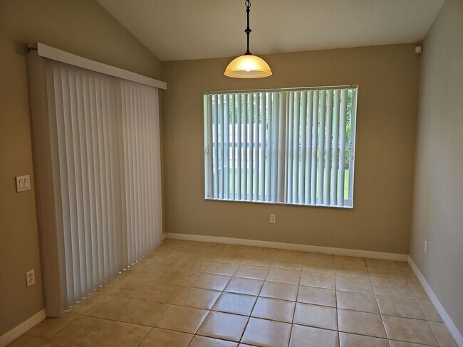 Foto del edificio - 124 Foxhall Ln