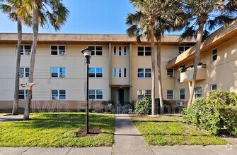 Building Photo - 224 16th Ave N
