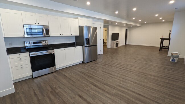 Building Photo - 6204 Moon Valley Dr