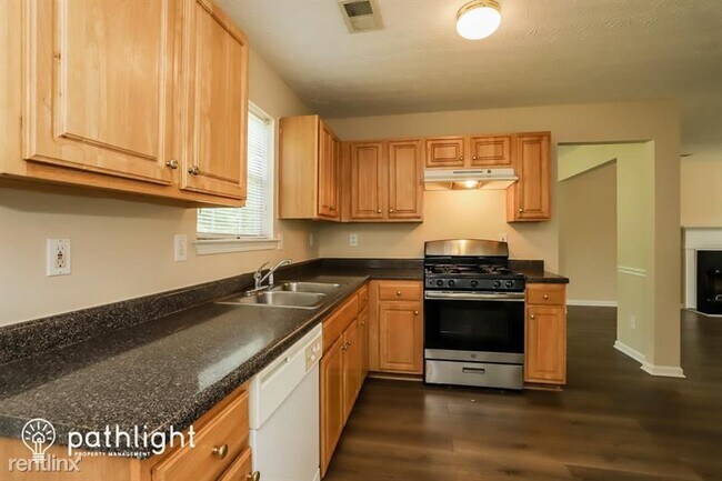 Building Photo - 4 br, 2.5 bath House - 1175 Ivey Lane UNIT