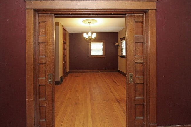Building Photo - HIstoric 4 bedroom-Available NOW!