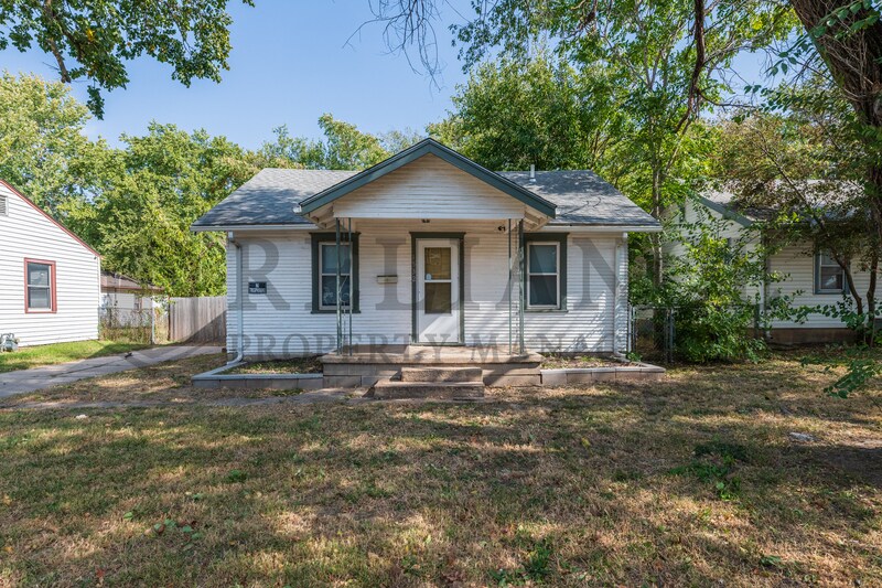 Primary Photo - 1532 S Edwards St