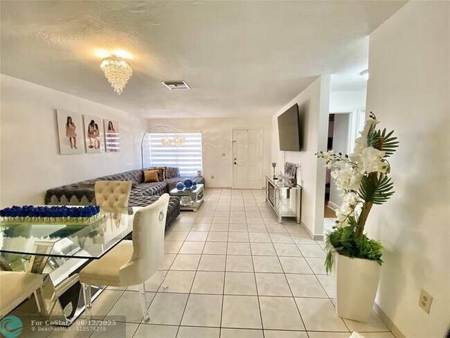Building Photo - 416 SW 96th Ct