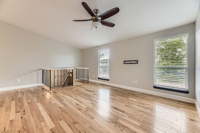 Building Photo - "Immediate Availability! Charming 4-Bed Ho...