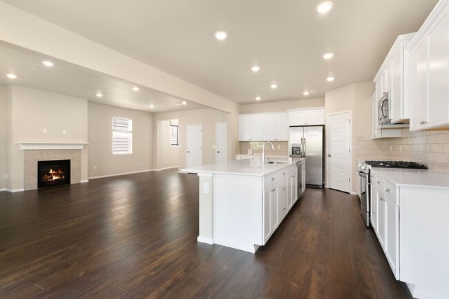 Building Photo - Spacious Bremerton Two-Story