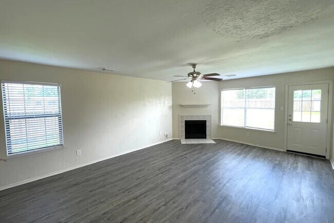 Foto del edificio - 7137 Cheshire Park Rd