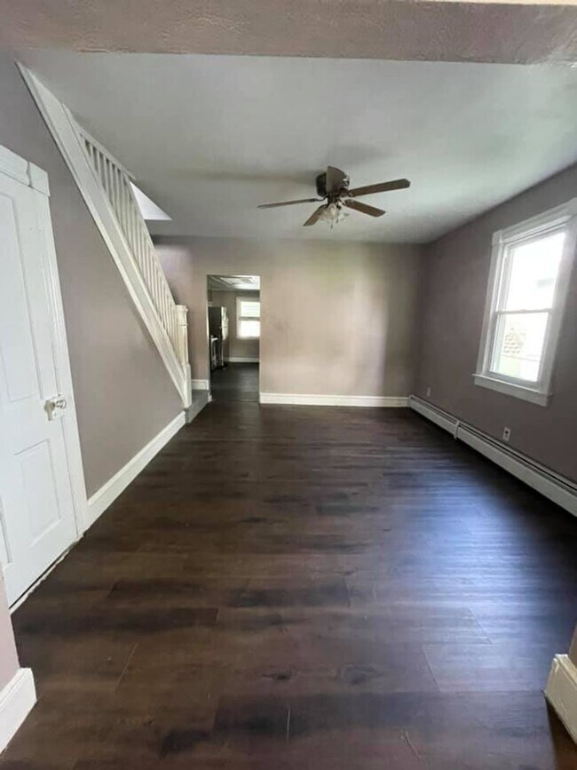 Building Photo - 3 bed 1 bath