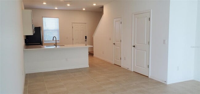 Building Photo - 8528 Daybreak St