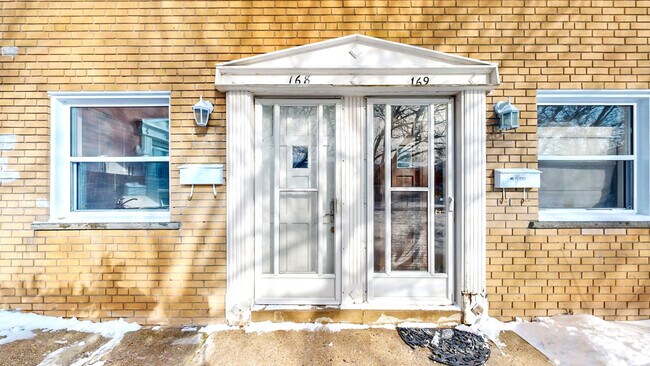 Photo du bâtiment - North East Two bedroom townhome