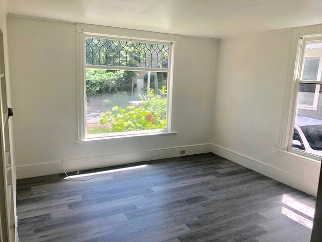 Building Photo - Capitol Hill Duplex 2 BR