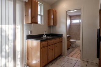 Building Photo - 212-214 Miller Dr