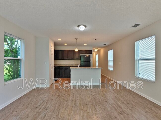 Foto del edificio - 8584 Hare Ave