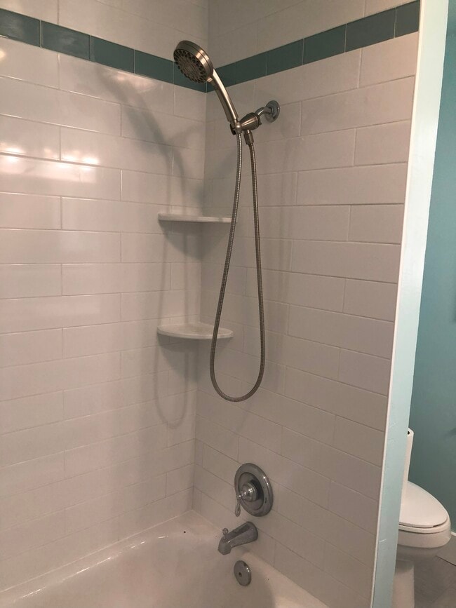 Building Photo - 2418 W Malad St