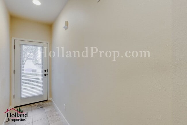 Photo - Stylish 3-Bedroom Portland Home with Fireplace, Garage & Modern Conveniences