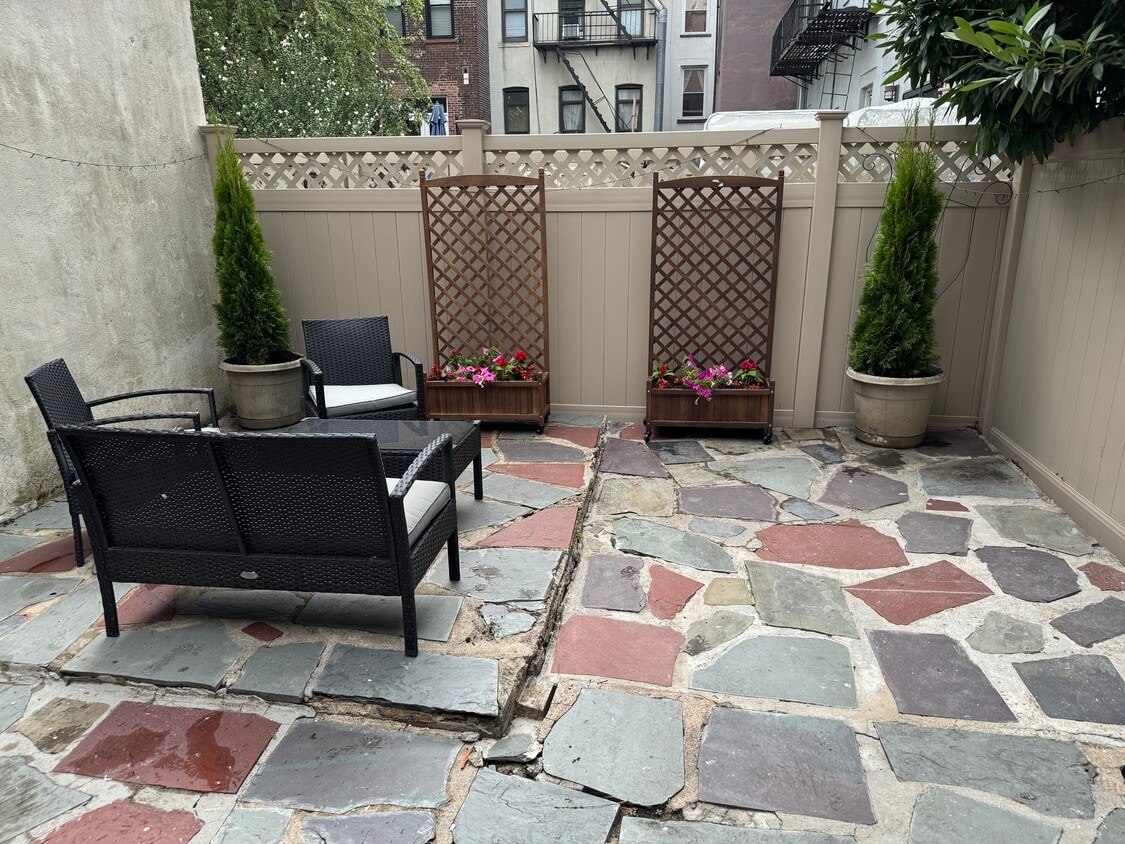Primary Photo - 138 Garden St