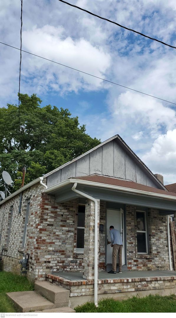 Building Photo - Beautifully Renovated 2 Bed, 1 Bath with AC!