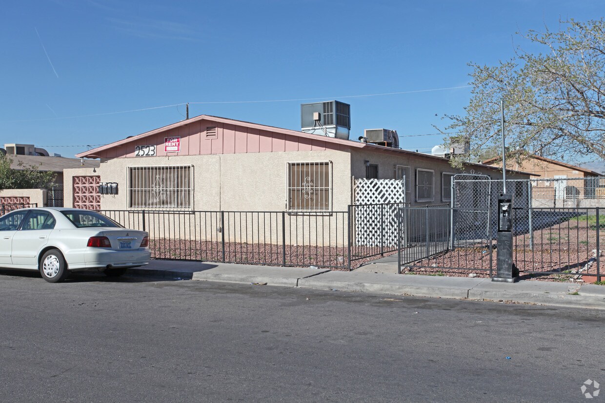 Building Photo - Arrowhead Acres