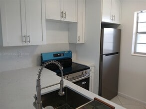 Building Photo - 5181 W Oakland Park Blvd