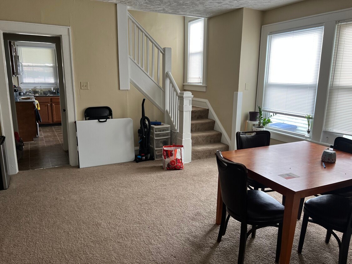 Dining area - 360 E Tompkins St