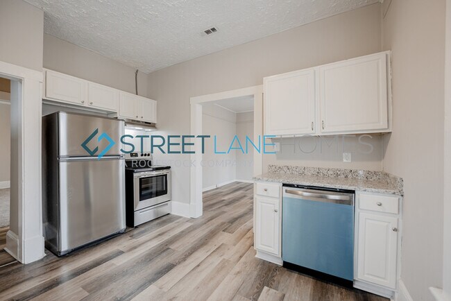 Building Photo - 250 Off First Full Month