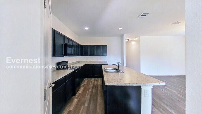 Foto del edificio - 400 Seneca Loop