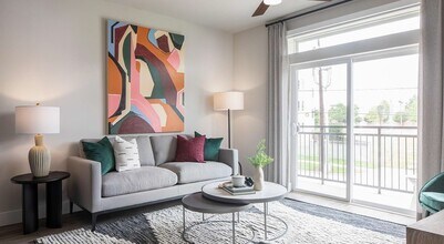 Building Photo - 2425 Bell St