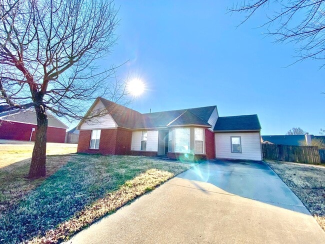 Building Photo - ParkwoodCove7759