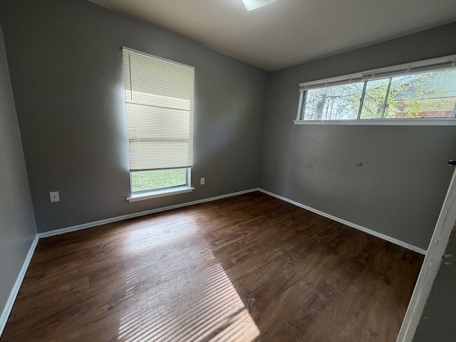 Foto del edificio - 2950 Hillcrest Dr