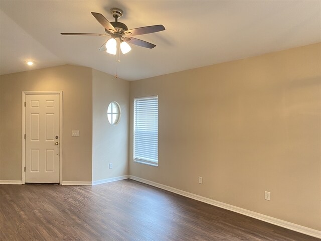 Building Photo - 1006 Lake Shore Ranch Drive