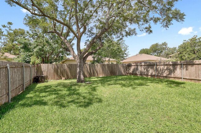 Foto del edificio - 8703 Weiser Dr