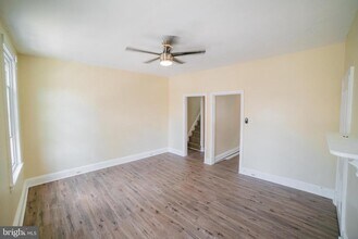 Building Photo - 2427 E Allegheny Ave