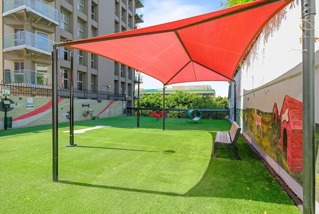 Building Photo - Skye at Bunker Hill