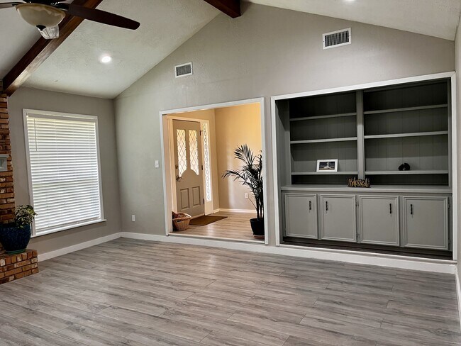 Building Photo - 1010 Holt St