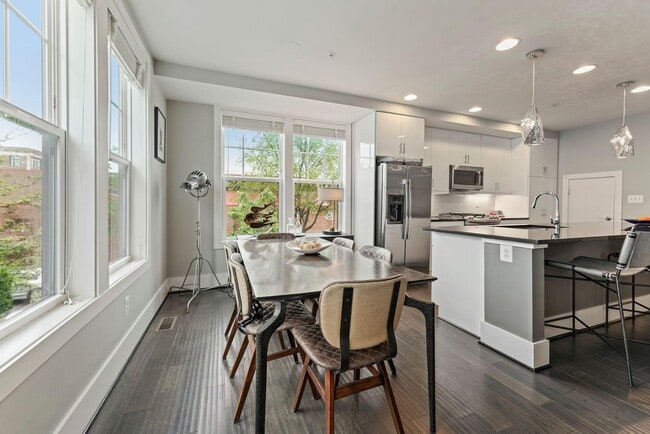 Foto del edificio - 783 Morton St NW