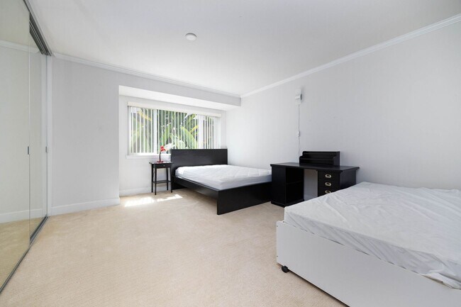 Building Photo - Furnished and Spacious 1 Bedroom Apartment...