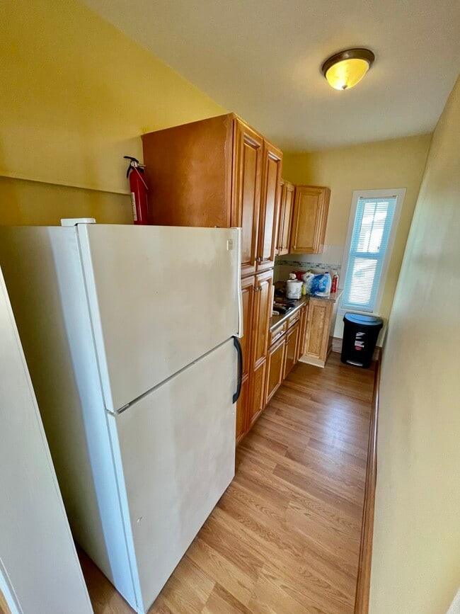 Building Photo - 41 Sylvan St