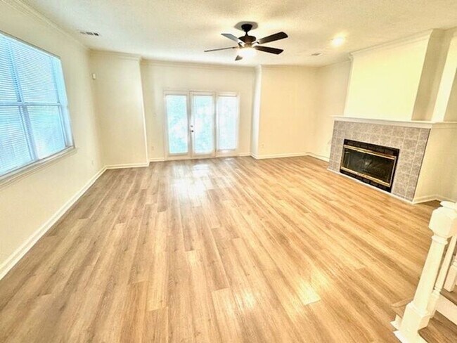 Building Photo - Spacious updated Cordova Townhome Available!