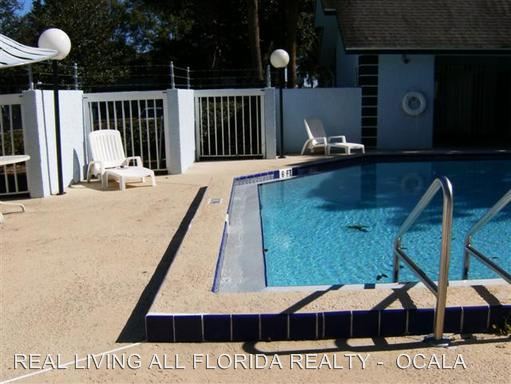 Building Photo - 572 Fairways Ln