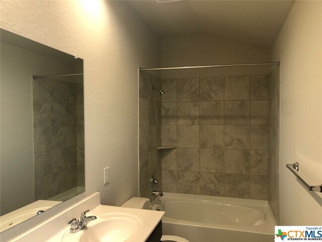 Foto del edificio - 745 Peak Pl