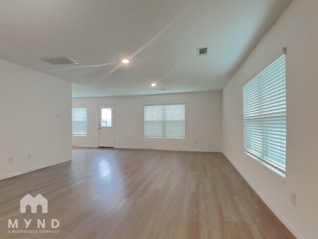 Foto del edificio - 5233 Elrington Vly Ln