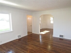 Building Photo - 6424 N Ridge Rd