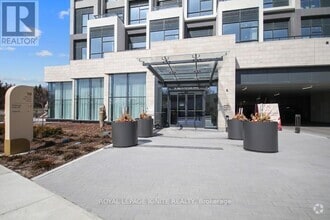 Building Photo - 10-1510 Inn On The Pk Dr