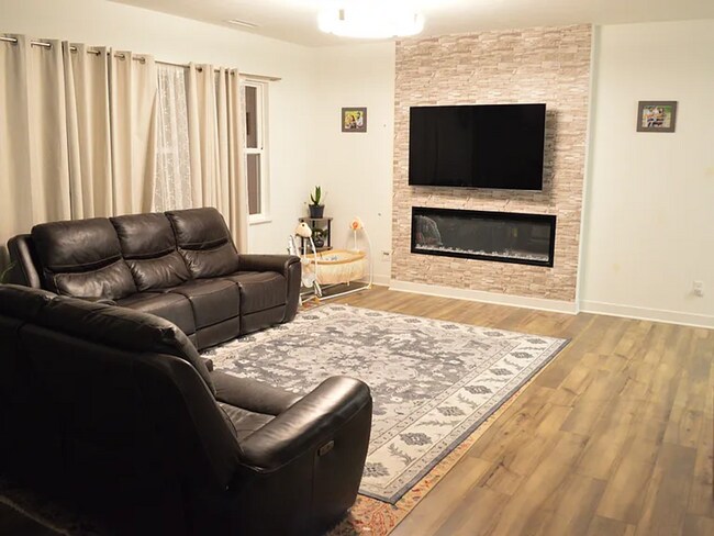 Building Photo - 4379 Risen Star Way