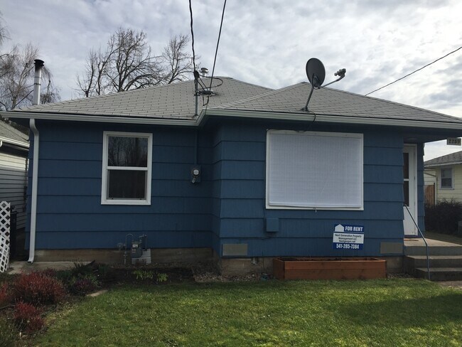 Building Photo - Beautiful 2 Bedroom 1 Bath House