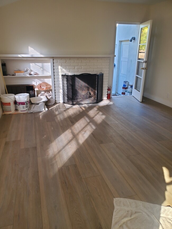 Building Photo - 13529 Burbank Blvd